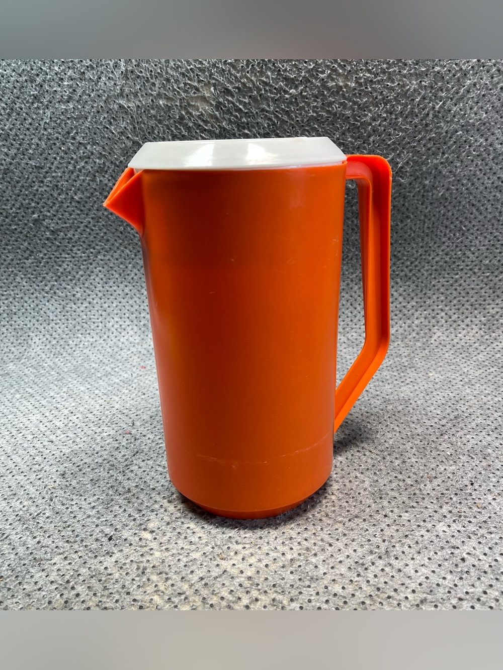 Vintage Rubbermaid Orange Drink Pitcher 2 1/4 Quart White Lid J-2445 MCM Kitchen